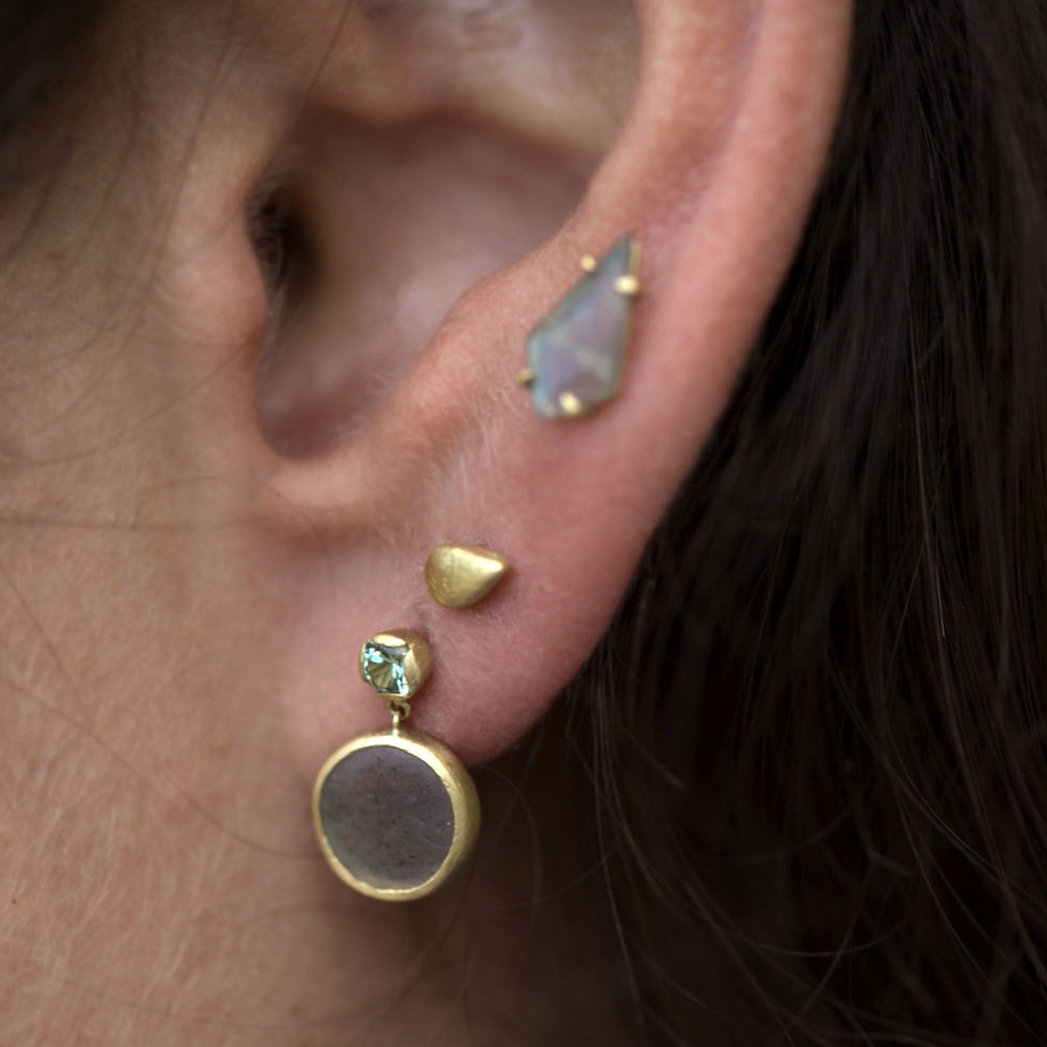 Pure Pear-Shaped Ear Studs in 18ct Yellow Gold